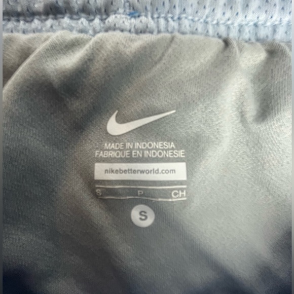 Nike women’s athletic shorts - Picture 4 of 4